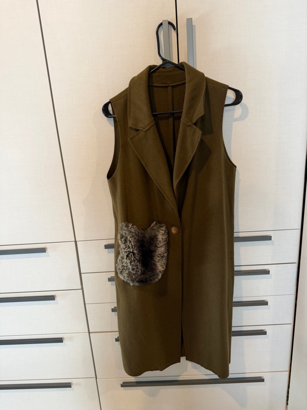Sleeveless Trench Coat with Fur Pocket - Olive